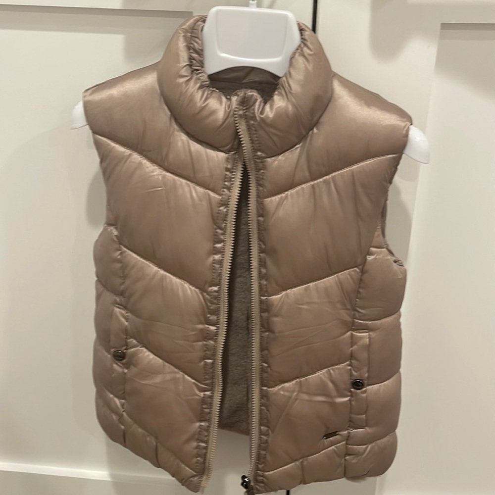 Toddler girl vest, lined with fur! In size 4t